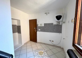Soggiorno - Bilocale via Saluzzo, 26, Cuneo (zona Centro) - foto 2