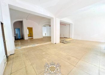 Stanza non arredata - Negozio via Bartolomeo Bruni, 3, Cuneo (zona Centro) - foto 3