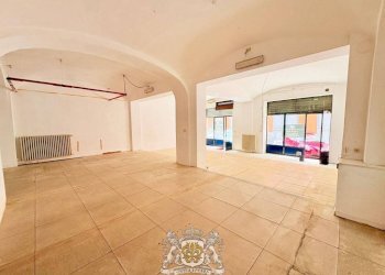Stanza non arredata - Negozio via Bartolomeo Bruni, 3, Cuneo (zona Centro) - foto 4