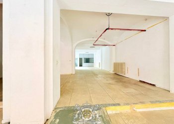 Stanza non arredata - Negozio via Bartolomeo Bruni, 3, Cuneo (zona Centro) - foto 12