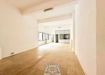 Stanza non arredata - Negozio via Bartolomeo Bruni, 3, Cuneo (zona Centro) - foto 13