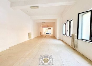 Corridoio - Negozio via Bartolomeo Bruni, 3, Cuneo (zona Centro) - foto 16