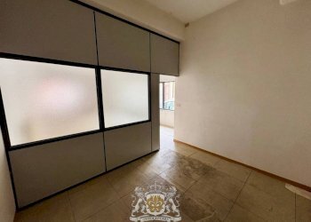 Stanza non arredata - Negozio via Bartolomeo Bruni, 3, Cuneo (zona Centro) - foto 18