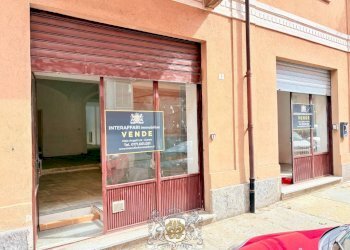 Facciata - Negozio via Bartolomeo Bruni, 3, Cuneo (zona Centro) - foto 25