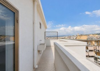 Foto 1 - Attic via Lungomare Stefano Pugliese
 
300, Catanzaro - photo 1