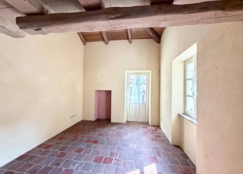 Cabina armadio - Four-room apartment via Saluzzo, 20, Cuneo (neighborhood Centro) - photo 8