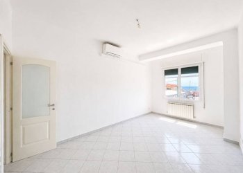 Camera da letto - Four-room apartment via Aurelia, 62, Bordighera - photo 14