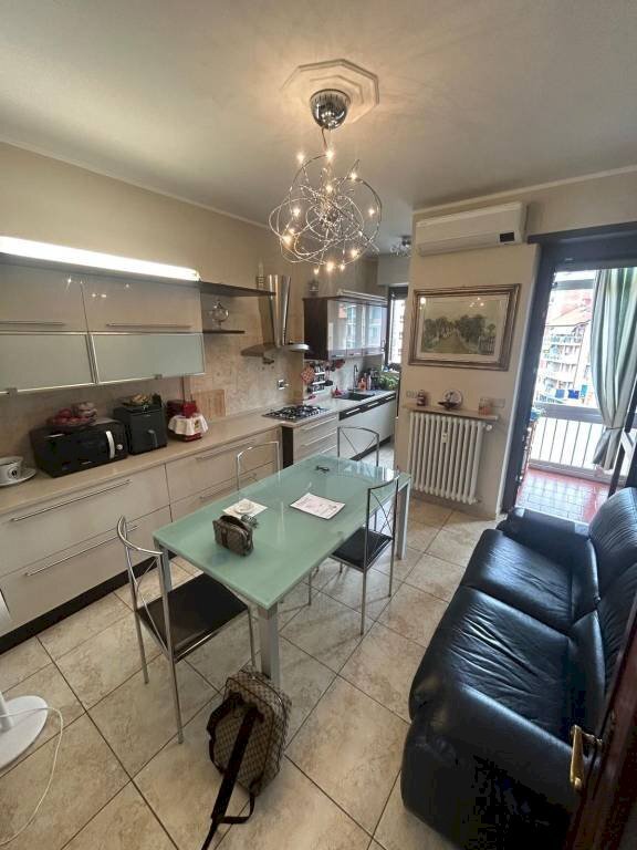 Cucina - Trilocale via Osoppo, 44, Torino (zona Santa Rita) - foto 1