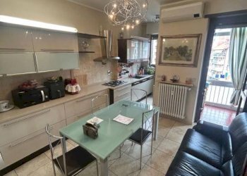 Cucina - Trilocale via Osoppo, 44, Torino (zona Santa Rita) - foto 2