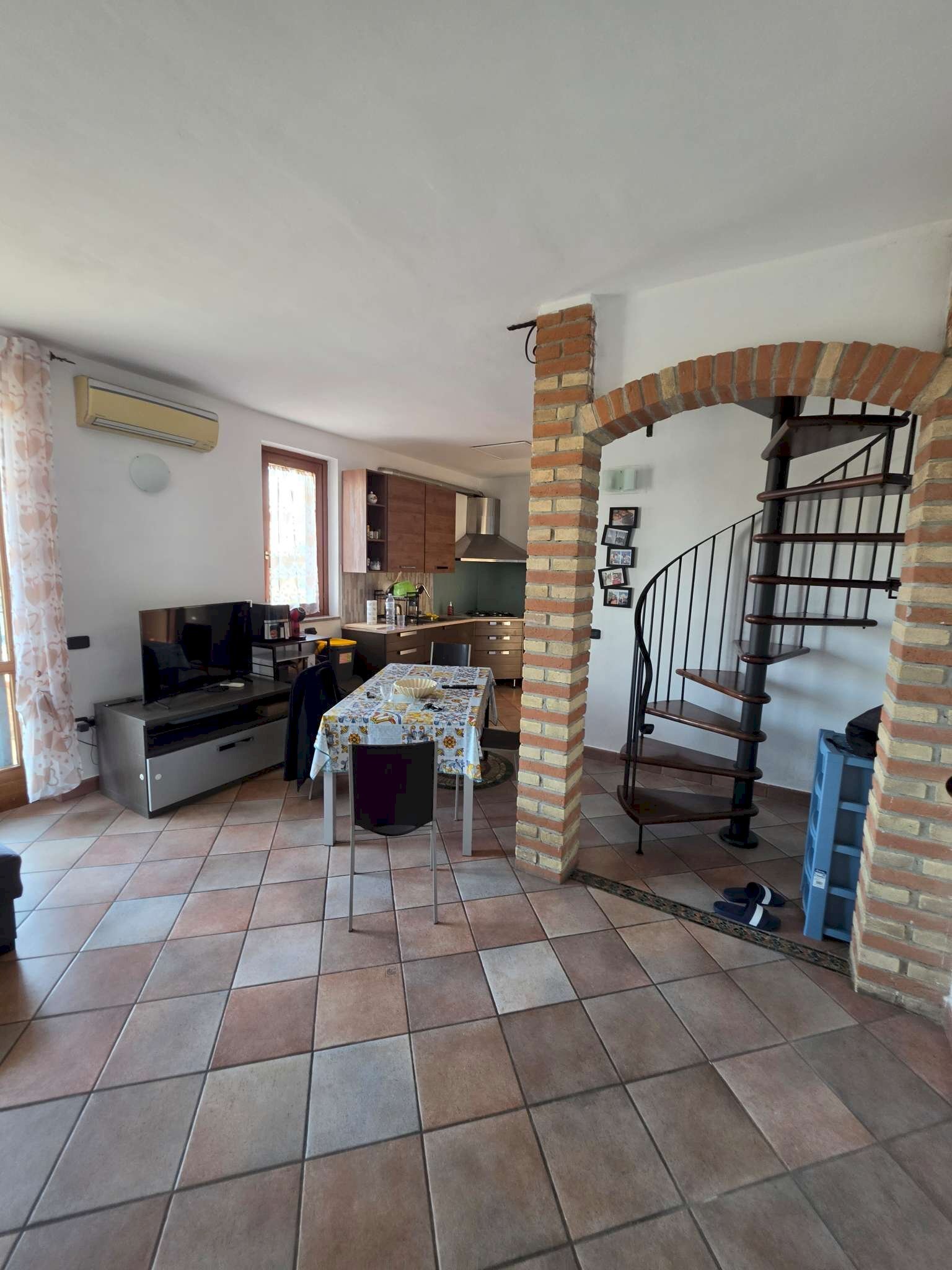 zona giorno - Three-room apartment via Pascoli, Crespiatica - photo 2