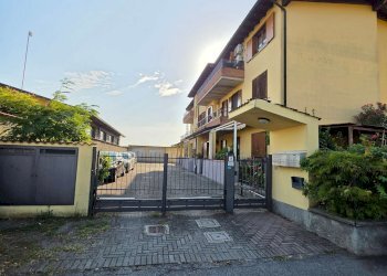 facciata - Three-room apartment via Pascoli, Crespiatica - photo 1