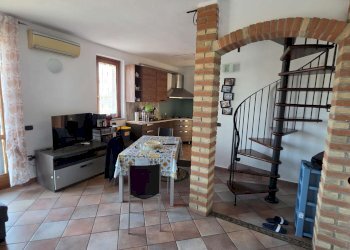 zona giorno - Three-room apartment via Pascoli, Crespiatica - photo 2