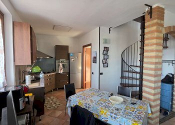 zona giorno - Three-room apartment via Pascoli, Crespiatica - photo 4