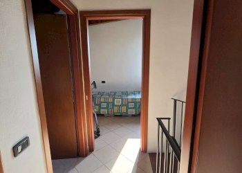 disimpegno piano primo - Three-room apartment via Pascoli, Crespiatica - photo 14