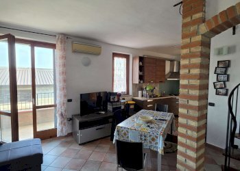 zona giorno - Three-room apartment via Pascoli, Crespiatica - photo 30