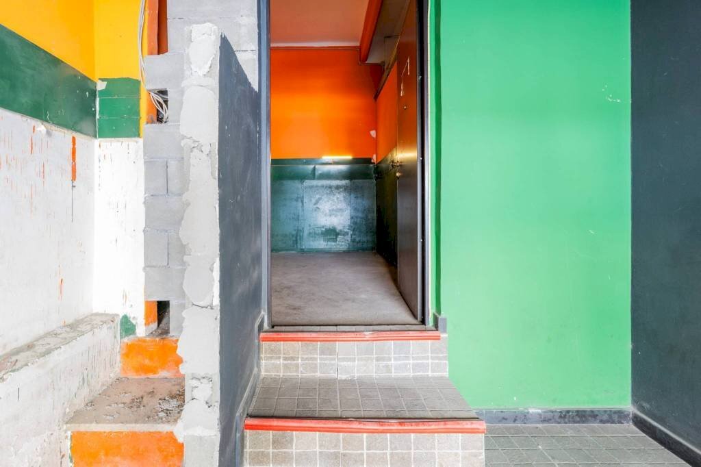 Stanza non arredata - Negozio via Giovanni Torti, 131r, Genova (zona Marassi) - foto 2