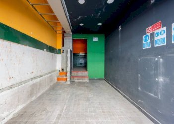 Stanza arredata - Negozio via Giovanni Torti, 131r, Genova (zona Marassi) - foto 1