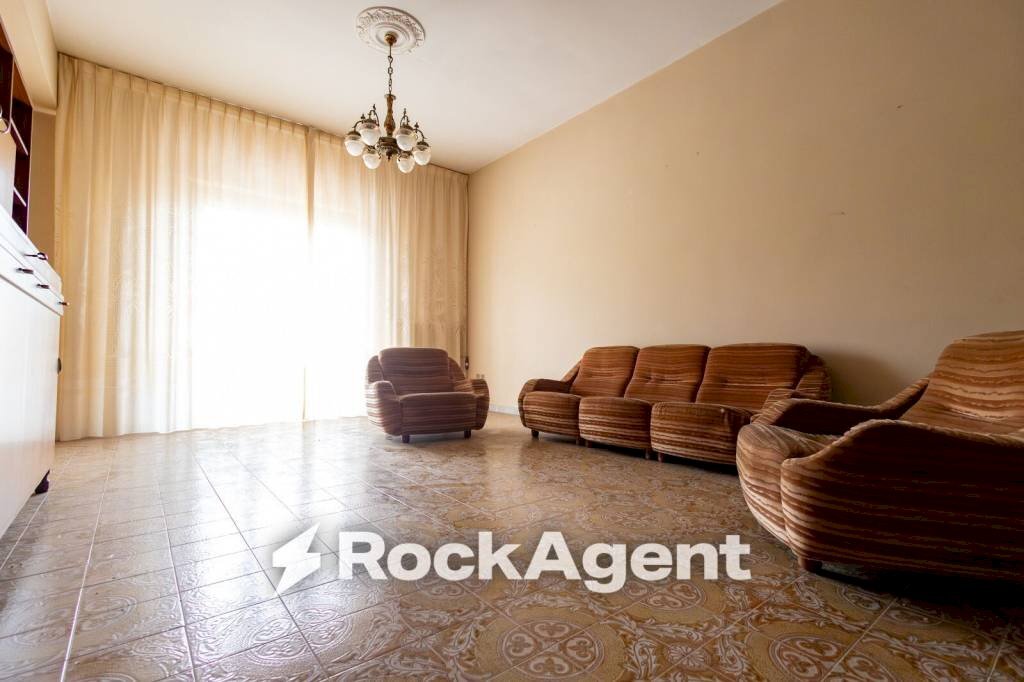 Salone - Three-room apartment via Conti di Loritello, 9/B, Catanzaro - photo 3