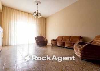 Salone - Three-room apartment via Conti di Loritello, 9/B, Catanzaro - photo 1
