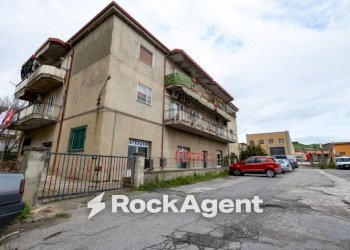 Facciata - Three-room apartment via Conti di Loritello, 9/B, Catanzaro - photo 40