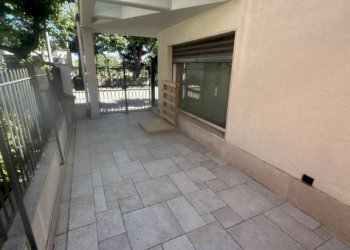 Facciata - Negozio viale della Gioventù, 22, San Giovanni Rotondo - foto 33