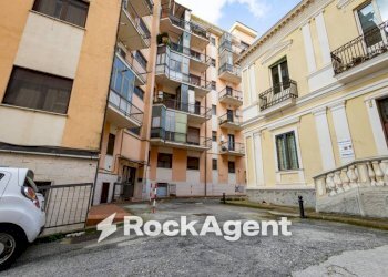 Facciata - Four-room apartment via Sirleto, Catanzaro - photo 39