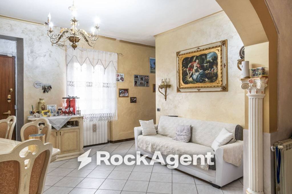 Salone - Casa indipendente via Molino D'Agogna, 6, Galliavola - foto 2