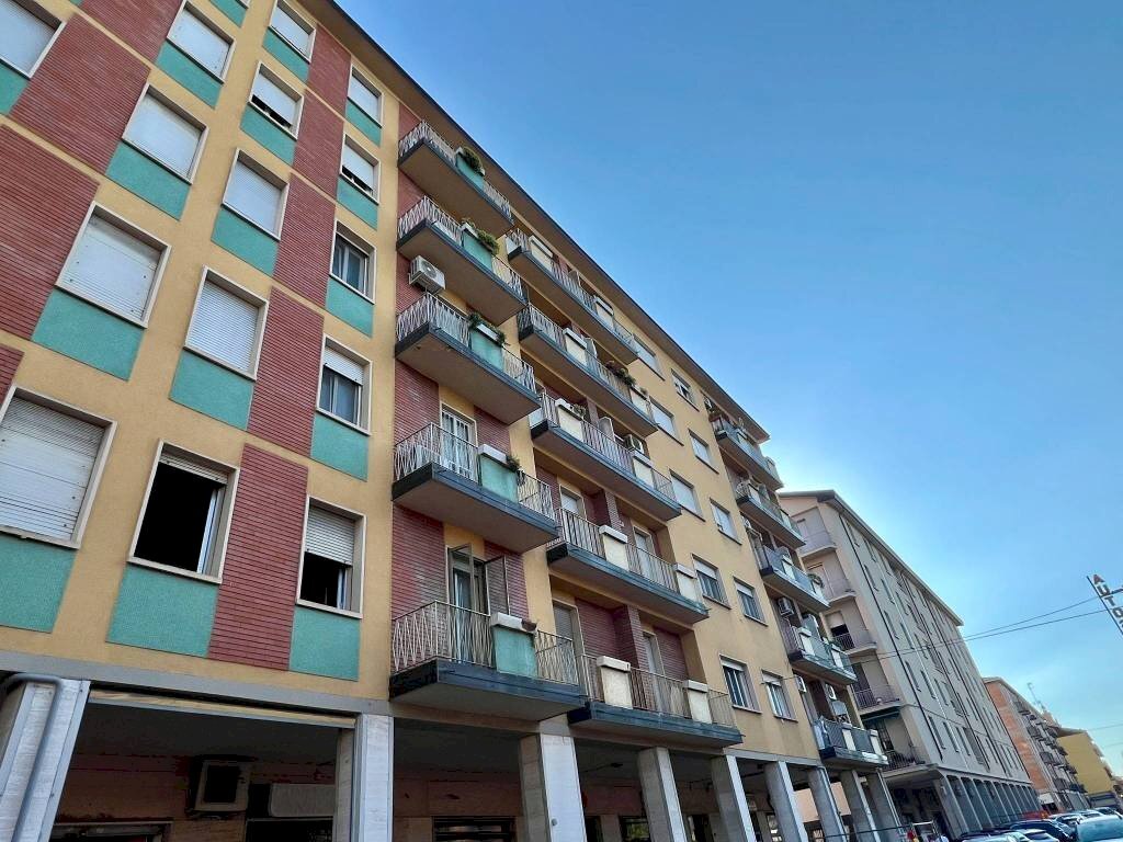 Facciata - Trilocale via Marco Emilio Lepido, Bologna (zona Borgo Panigale) - foto 1