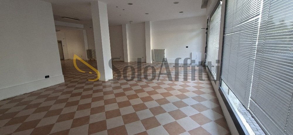 20260717_183833_resized - Commercial Premises Piazza San Martino 8, Legnago - photo 2