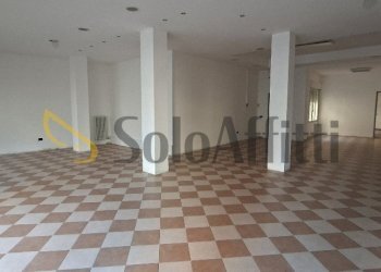 20260717_183823_resized - Commercial Premises Piazza San Martino 8, Legnago - photo 1