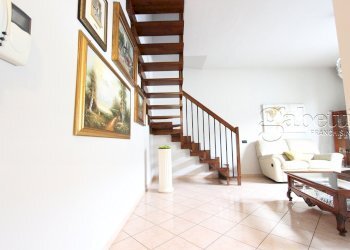 vista scala mansarda - Villa Via Luigi Pirandello, Nerviano - photo 18