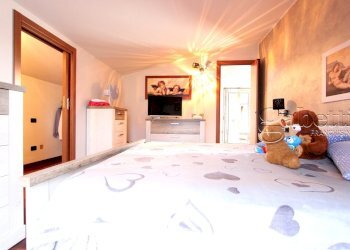 zona notte in mansarda - Villa Via Luigi Pirandello, Nerviano - photo 21