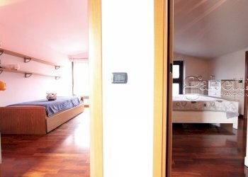 zona notte in mansarda - Villa Via Luigi Pirandello, Nerviano - photo 23