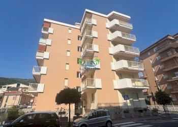 stabile.jpeg - Locale Commerciale Via Cavour 27, Andora - foto 1