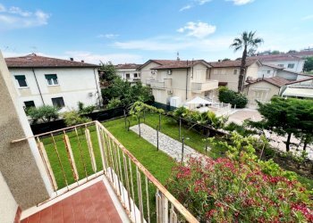 IMG_8647 (Grande) - Three-family Villa Massa - photo 1