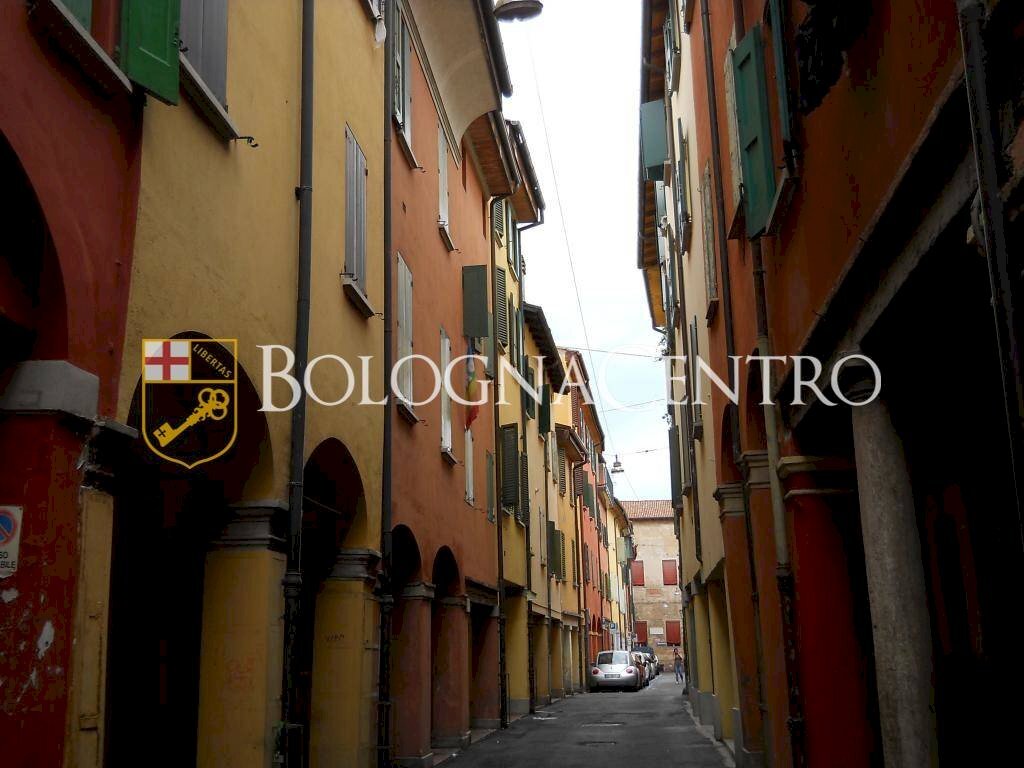 Three-room apartment Bologna (neighborhood Centro Storico) - photo 1