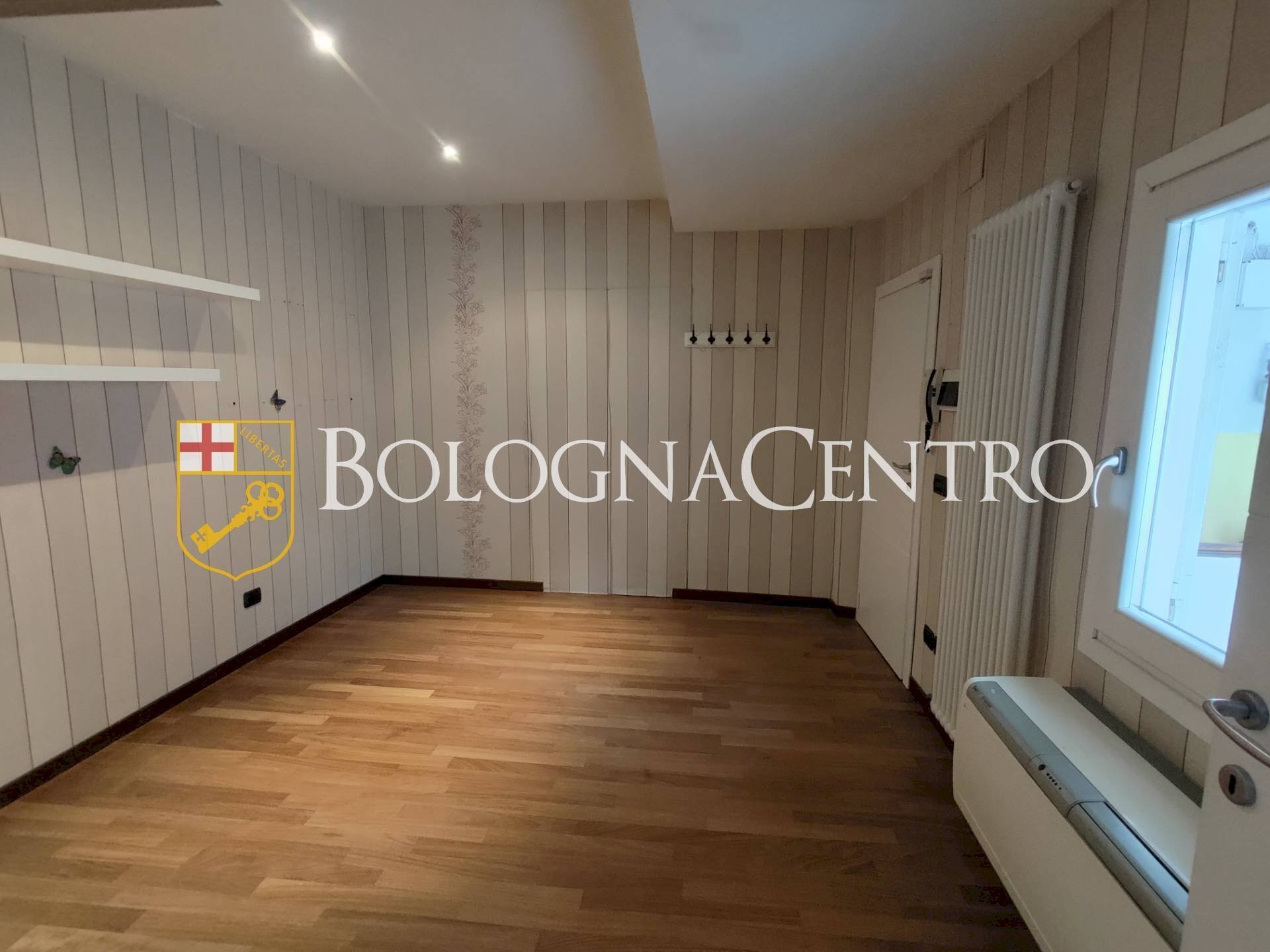 Three-room apartment Bologna (neighborhood Centro Storico) - photo 2