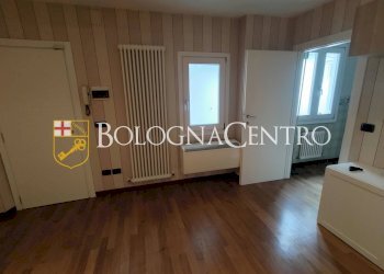 Three-room apartment Bologna (neighborhood Centro Storico) - photo 4