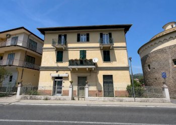 Foto 2 - Commercial Premises Via Roma, Villanova d'Albenga - photo 2
