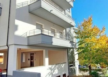 2.jpg - Four-room apartment Penne - photo 2