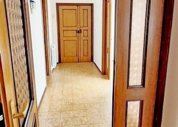 10.jpg - Four-room apartment Penne - photo 10