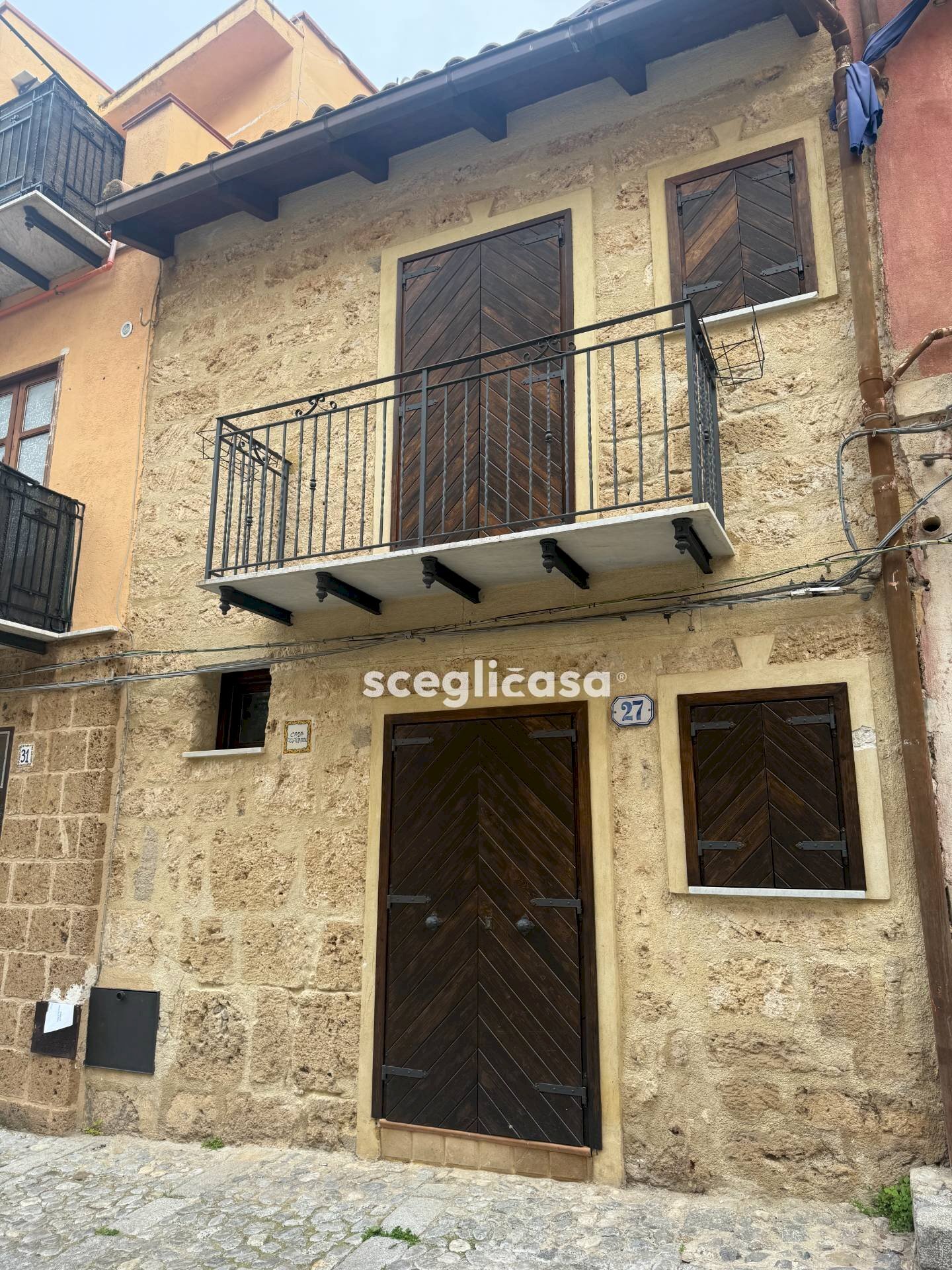 Foto 1 - Stabile - Palazzo Via castello
 
27, Carini - foto 1