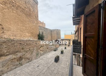 Foto 8 - Stabile - Palazzo Via castello
 
27, Carini - foto 8