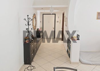 Hall / corridoio - Four-room apartment via Monte resegone
 
10, Agrate Brianza - photo 8