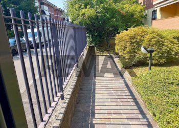 Balcone - Four-room apartment via Monte resegone
 
10, Agrate Brianza - photo 53