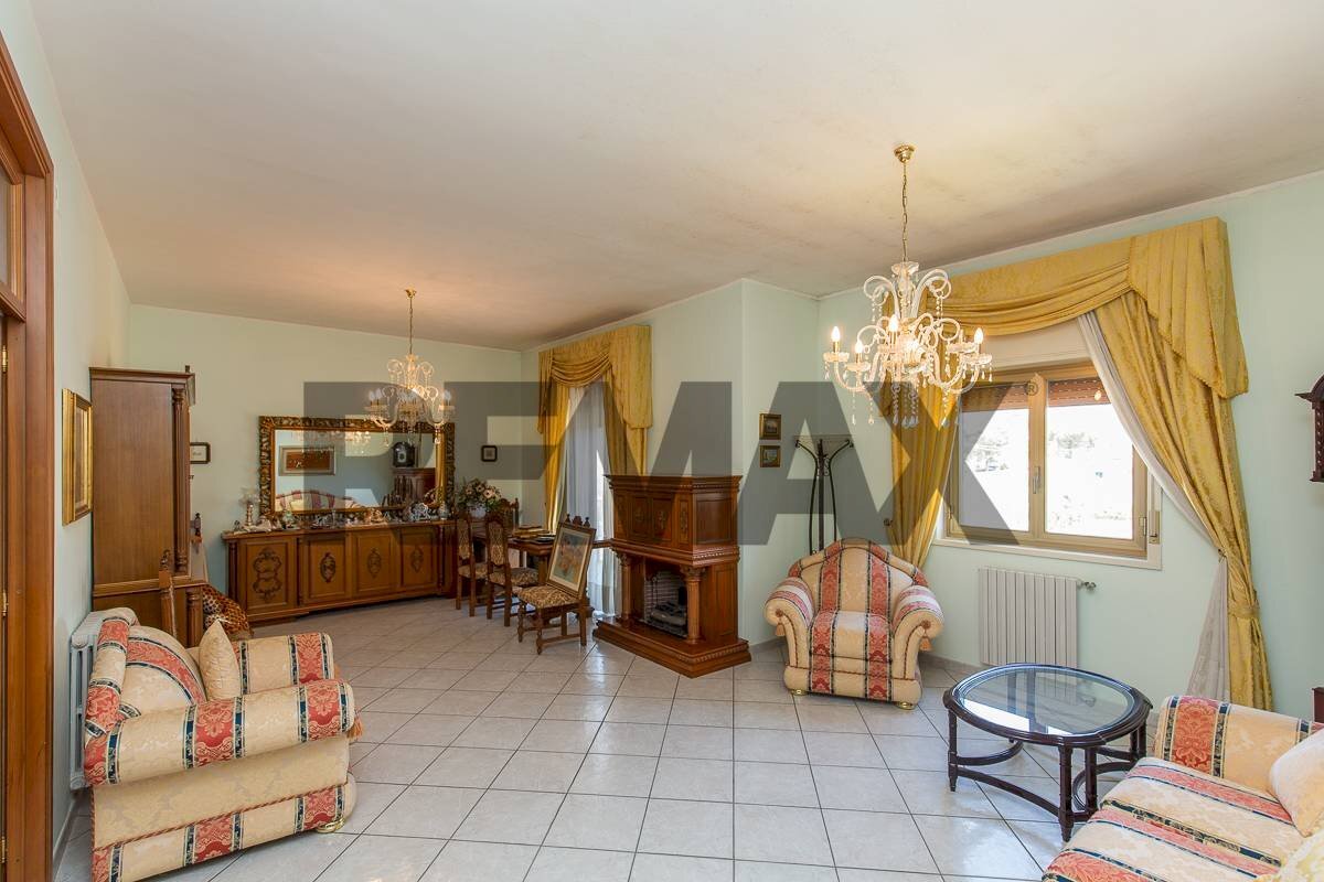 Sala da pranzo - Quadrilocale Via Pulei
 
84 B, Mascalucia - foto 1