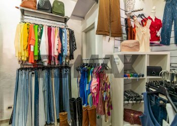 Cabina armadio - Negozio Corso Savoia
90, Acireale - foto 9