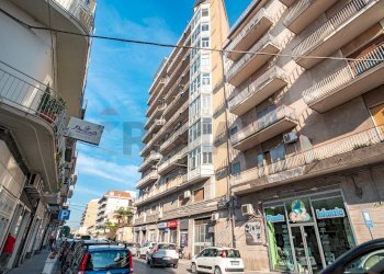 Edificio all\'aperto - Trilocale Via Emanuele Bellia
 
128, Paterno - foto 2