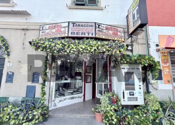 Edificio all\'aperto - Attività Commerciale Via Cavour
10, Montopoli in Val d'Arno - foto 1