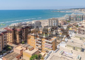 Edificio all\'aperto - Bilocale VIA FRATELLI ROSSELLI
 
39, Nettuno - foto 3